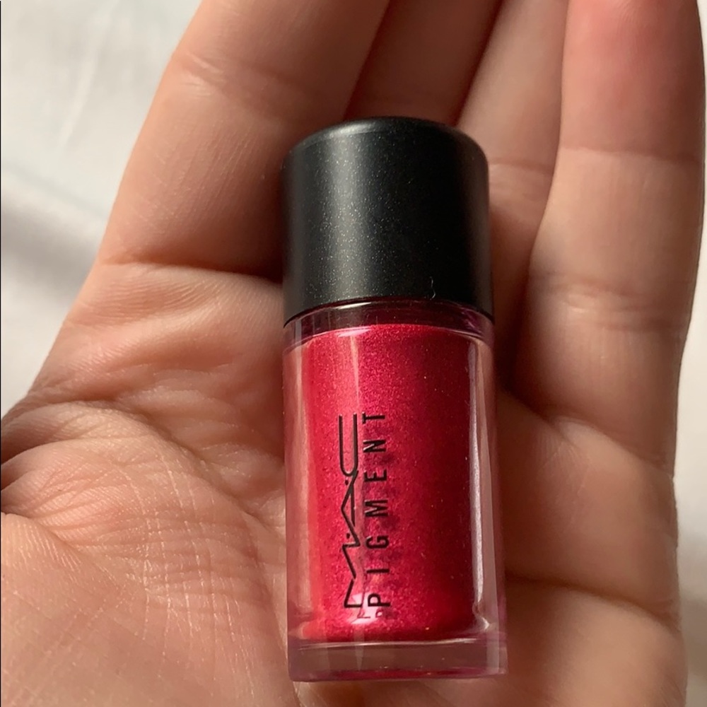 Bright Fuchsia Mac Pigment Very bright! Mostly red